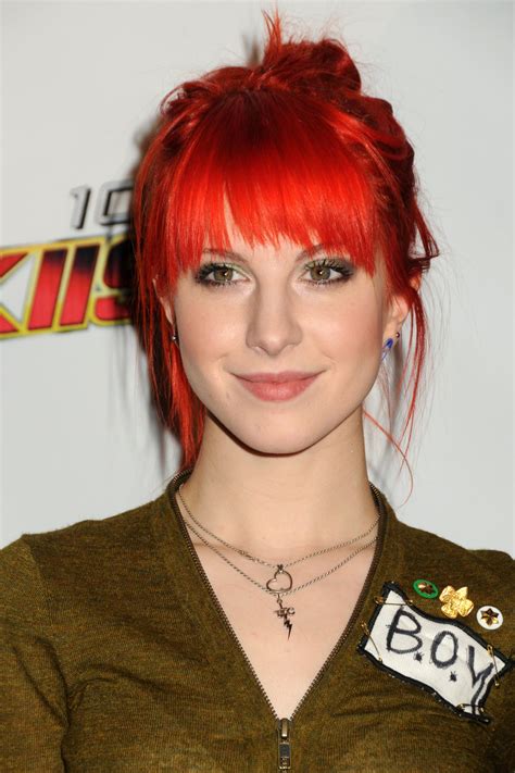 Hayley Williams Pictures Search (44 galleries)